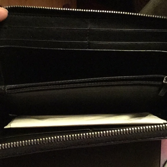 Authentic Gucci wallet - Picture 6 of 10